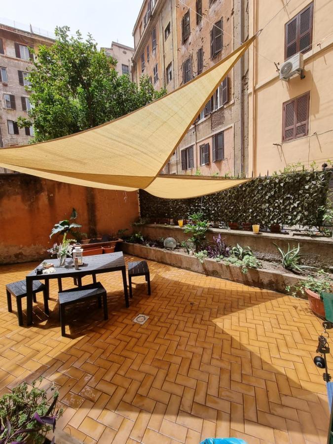 Lapo's Apartment's * Rom