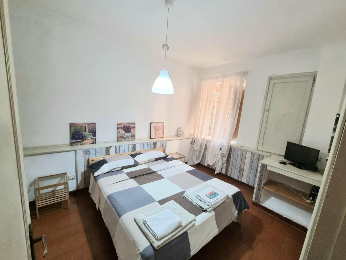 Lapo's Apartment's * Rom